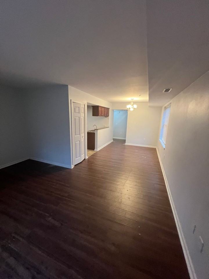 1634 Dorr St - Photo 2 of 14