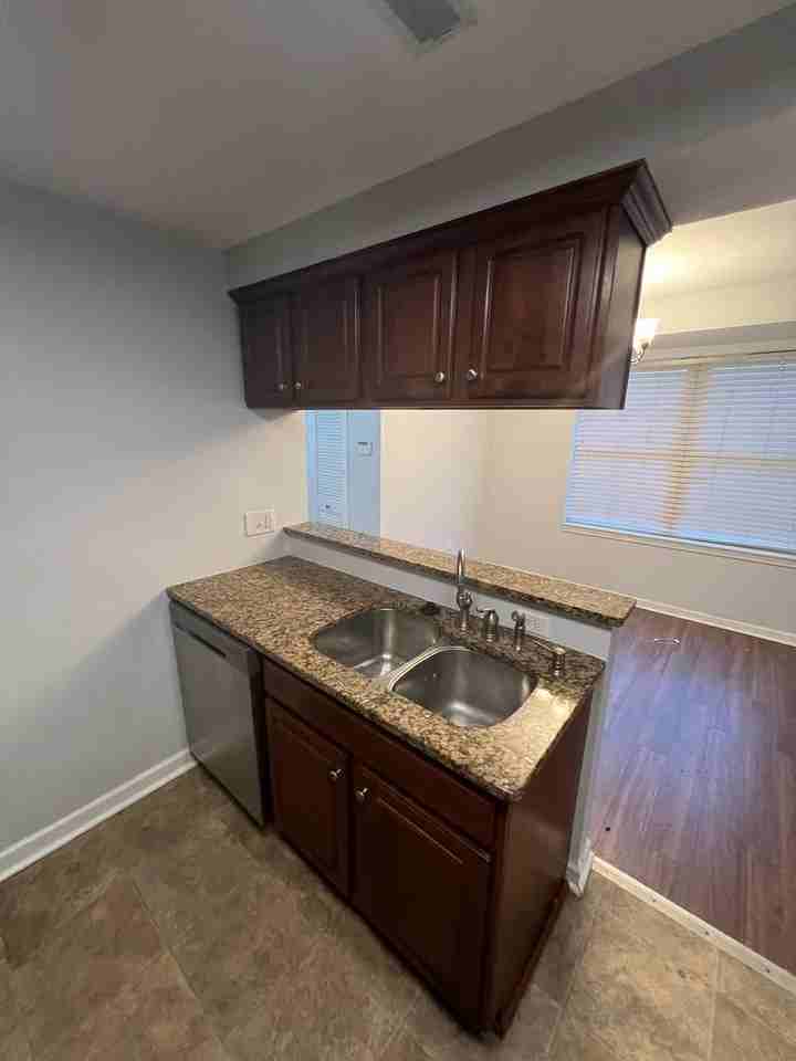 1634 Dorr St - Photo 3 of 14