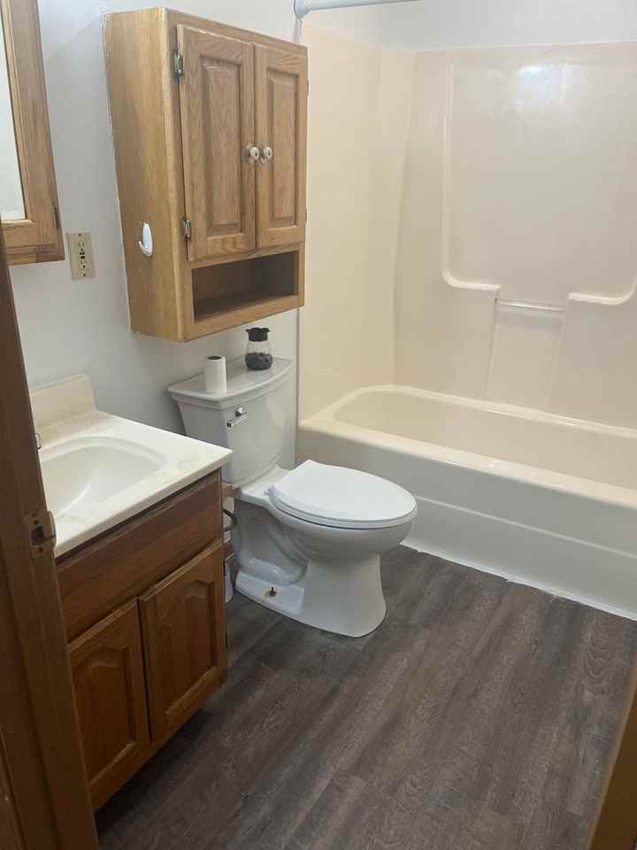 415 11th St - Photo 2 of 10