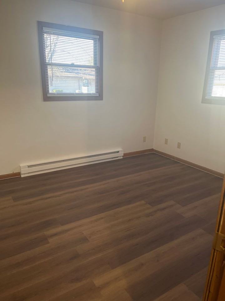 415 11th St - Photo 3 of 10