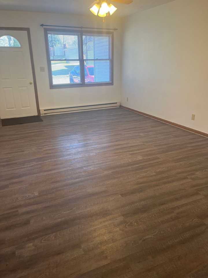 415 11th St - Photo 4 of 10