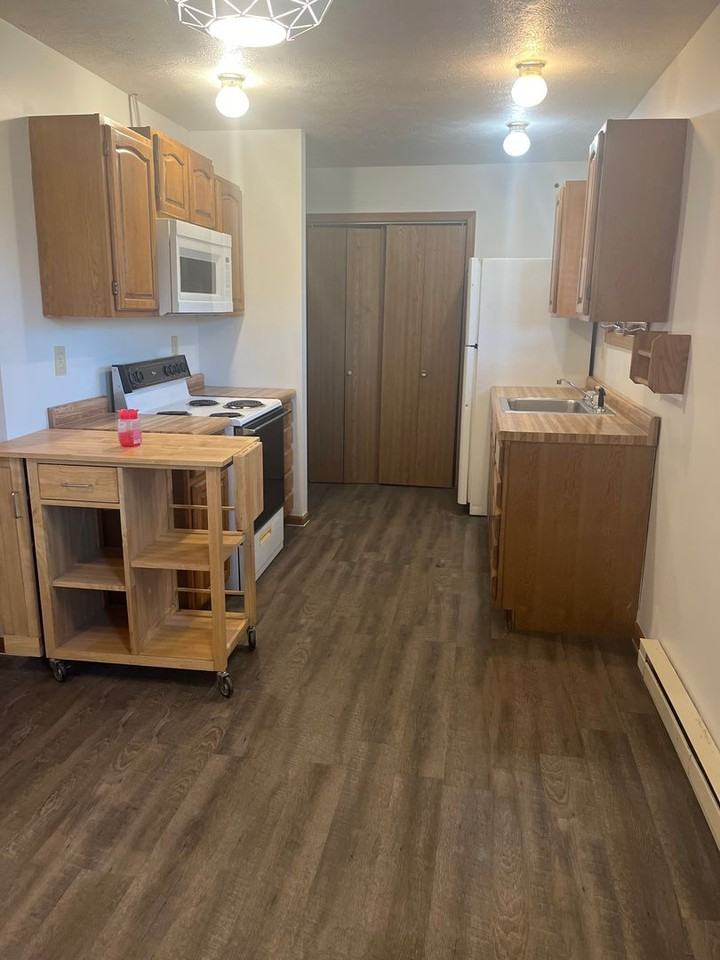 415 11th St - Photo 6 of 10