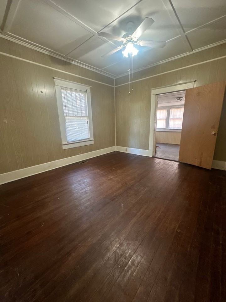 215 W Magnolia St - Photo 3 of 13