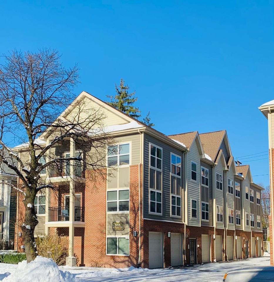 305 West Utica 2B/2B & Secure Parking Garage In the Heart of the Elmwood Village - Photo 4 of 50
