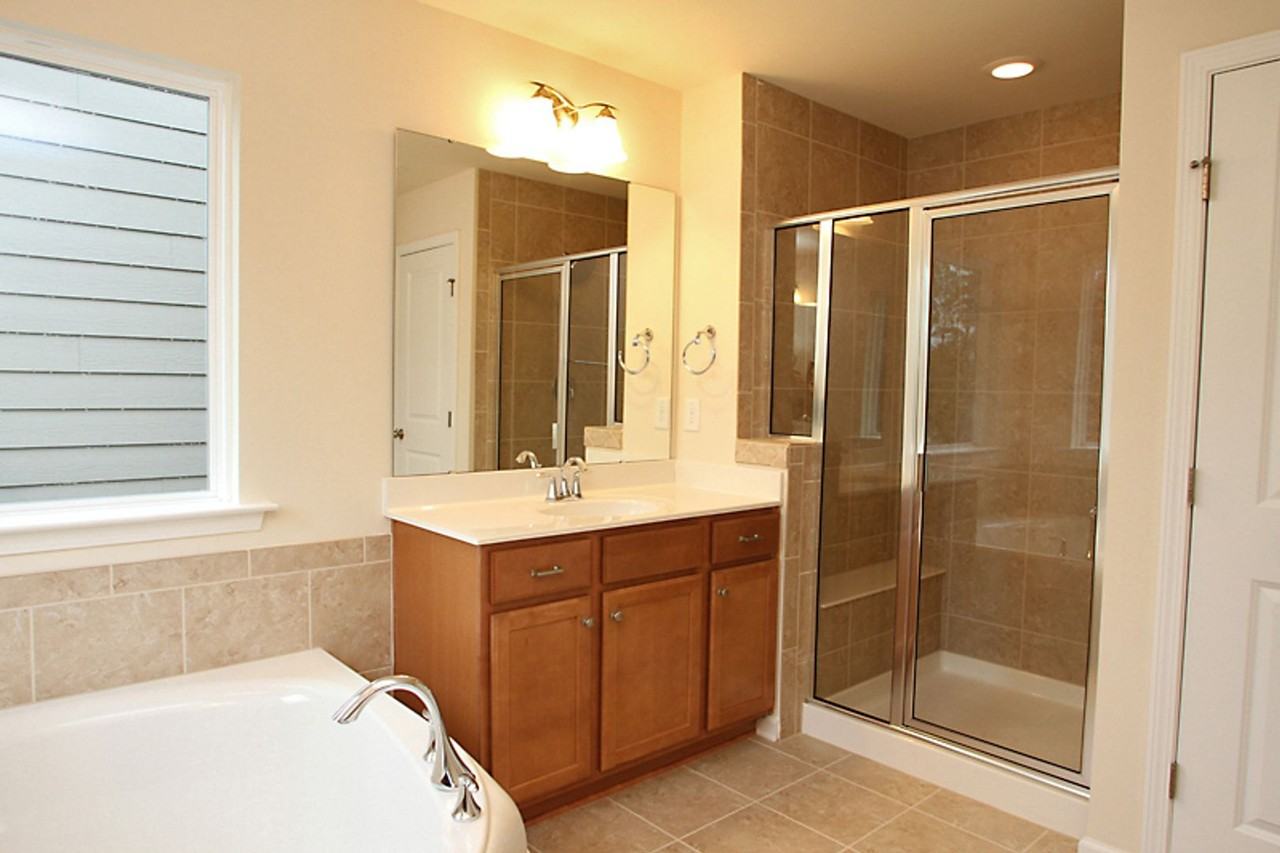 215 Begen St - Photo 5 of 14