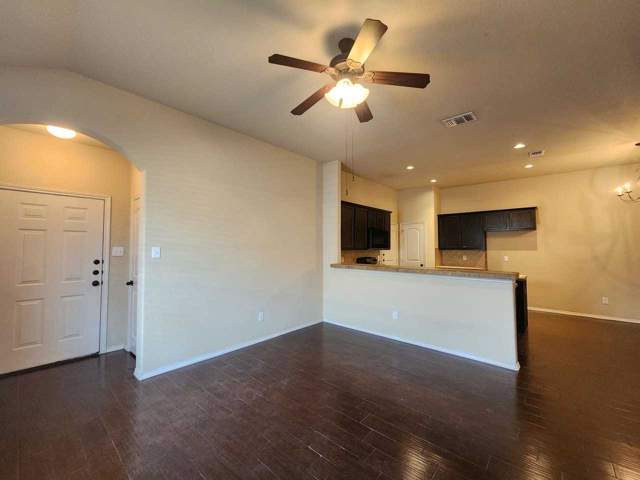 506 Creekside Cir - Photo 3 of 24