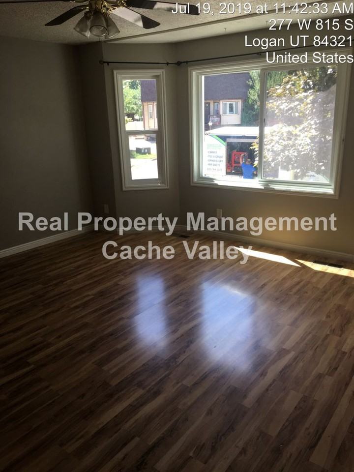 277 W 815 S - Photo 3 of 11