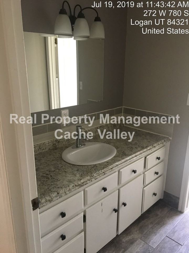 277 W 815 S - Photo 7 of 11