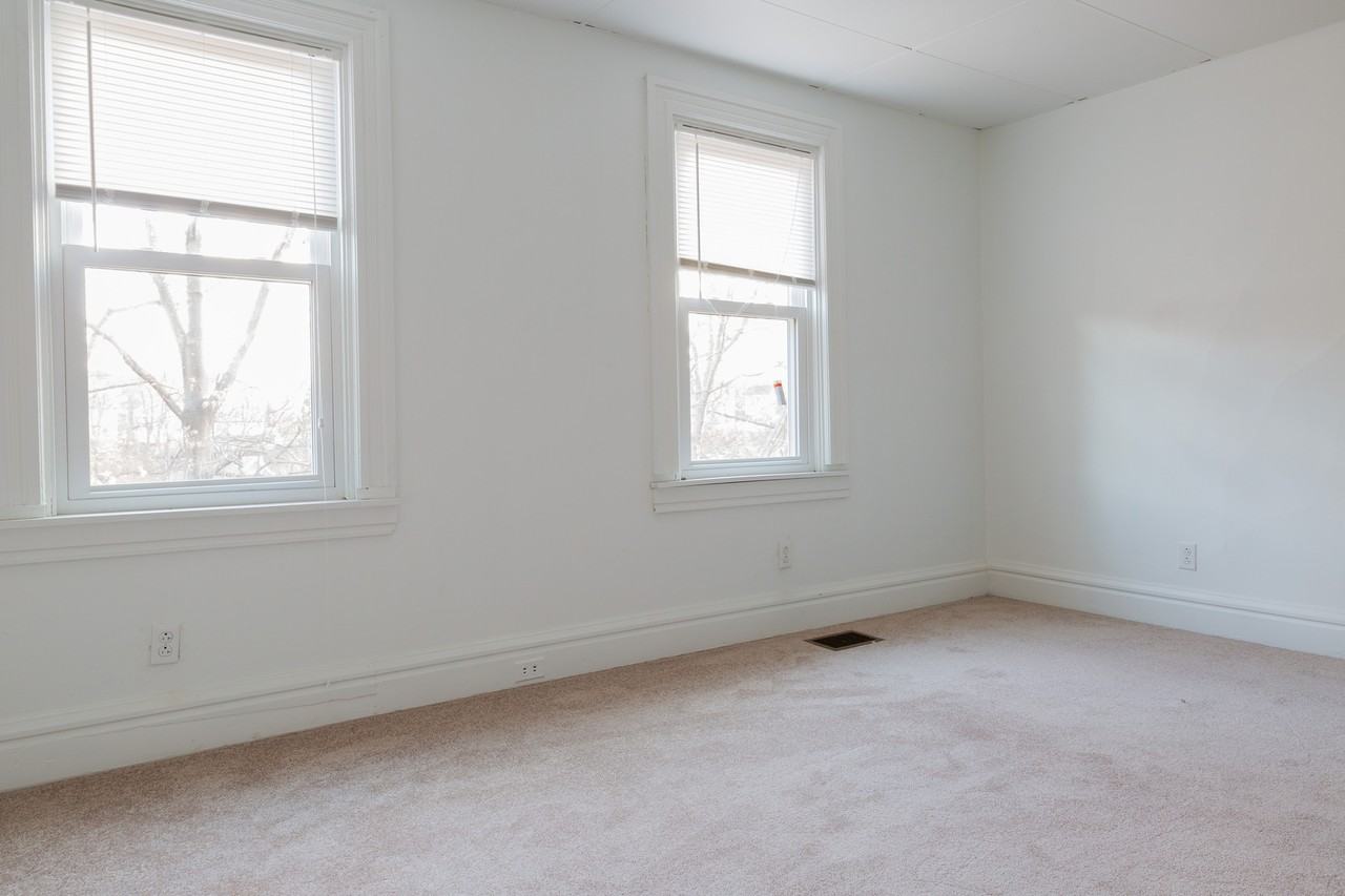 321 Seward St - Photo 7 of 13