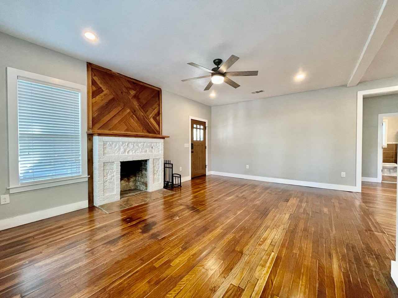 123 N Mitchell St - Photo 2 of 19