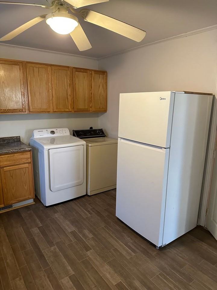 511 W Grand Ave - Photo 3 of 9