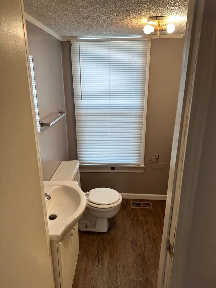 511 W Grand Ave - Photo 6 of 9
