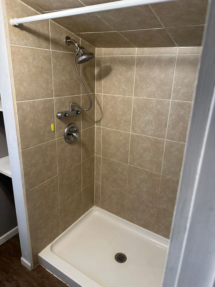 511 W Grand Ave - Photo 7 of 9