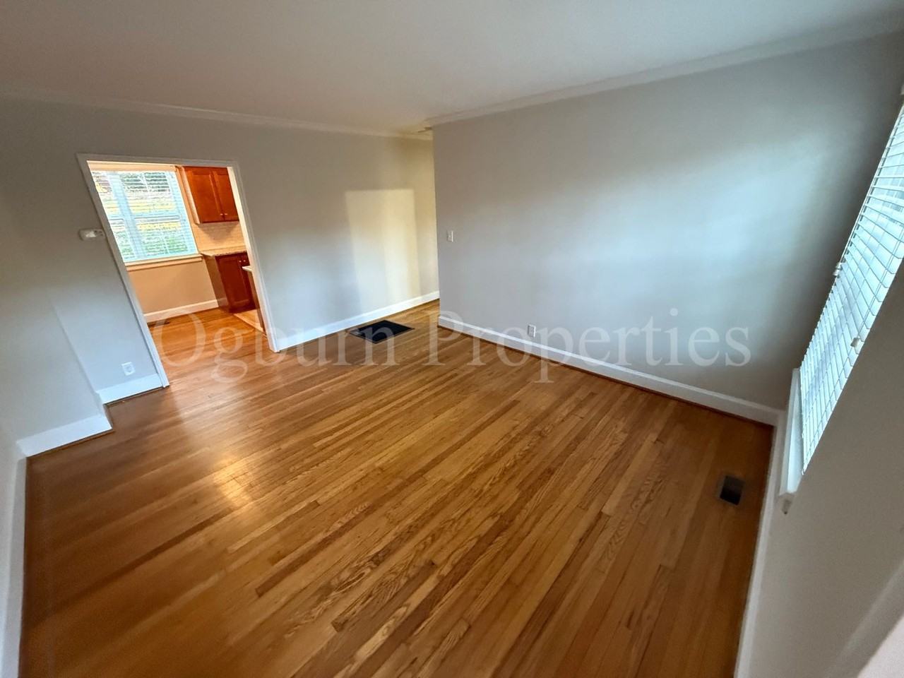 716 N Avalon Rd Apt E - Photo 2 of 11