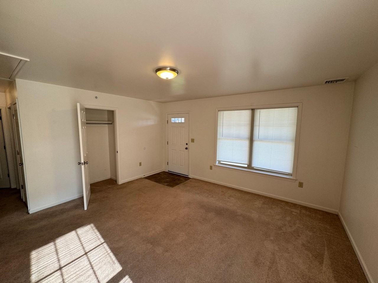 10 W High St - Photo 5 of 11
