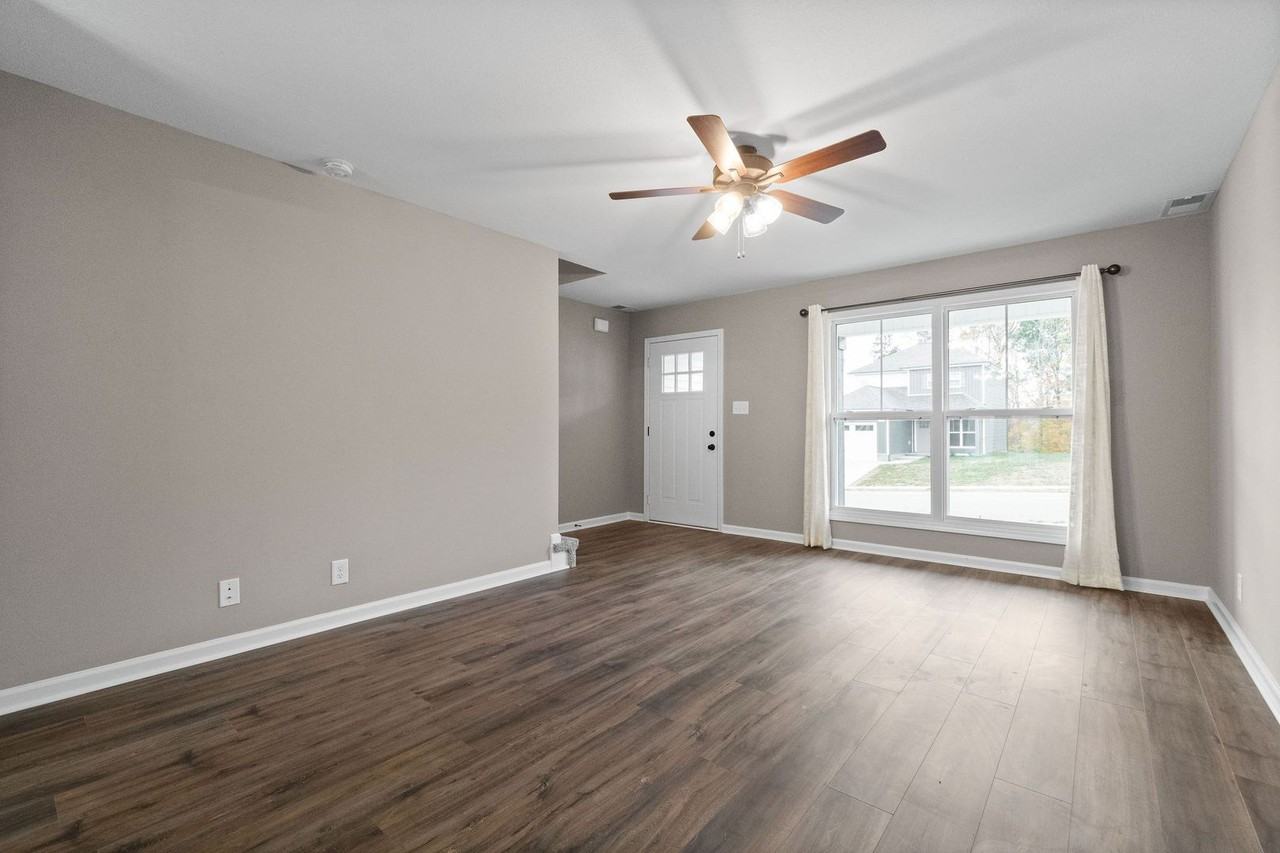1203 Cottonwood Dr - Photo 3 of 32