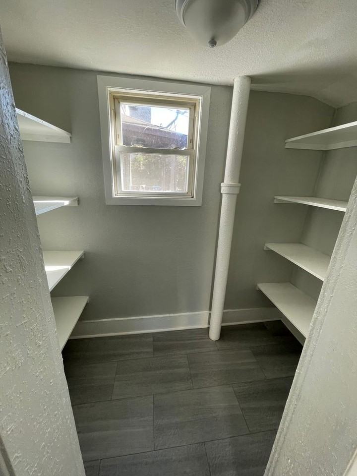 4824 W 6th St - Photo 5 of 19