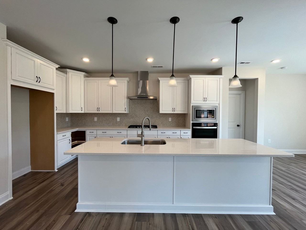 644 Silvercomet Dr - Photo 2 of 40