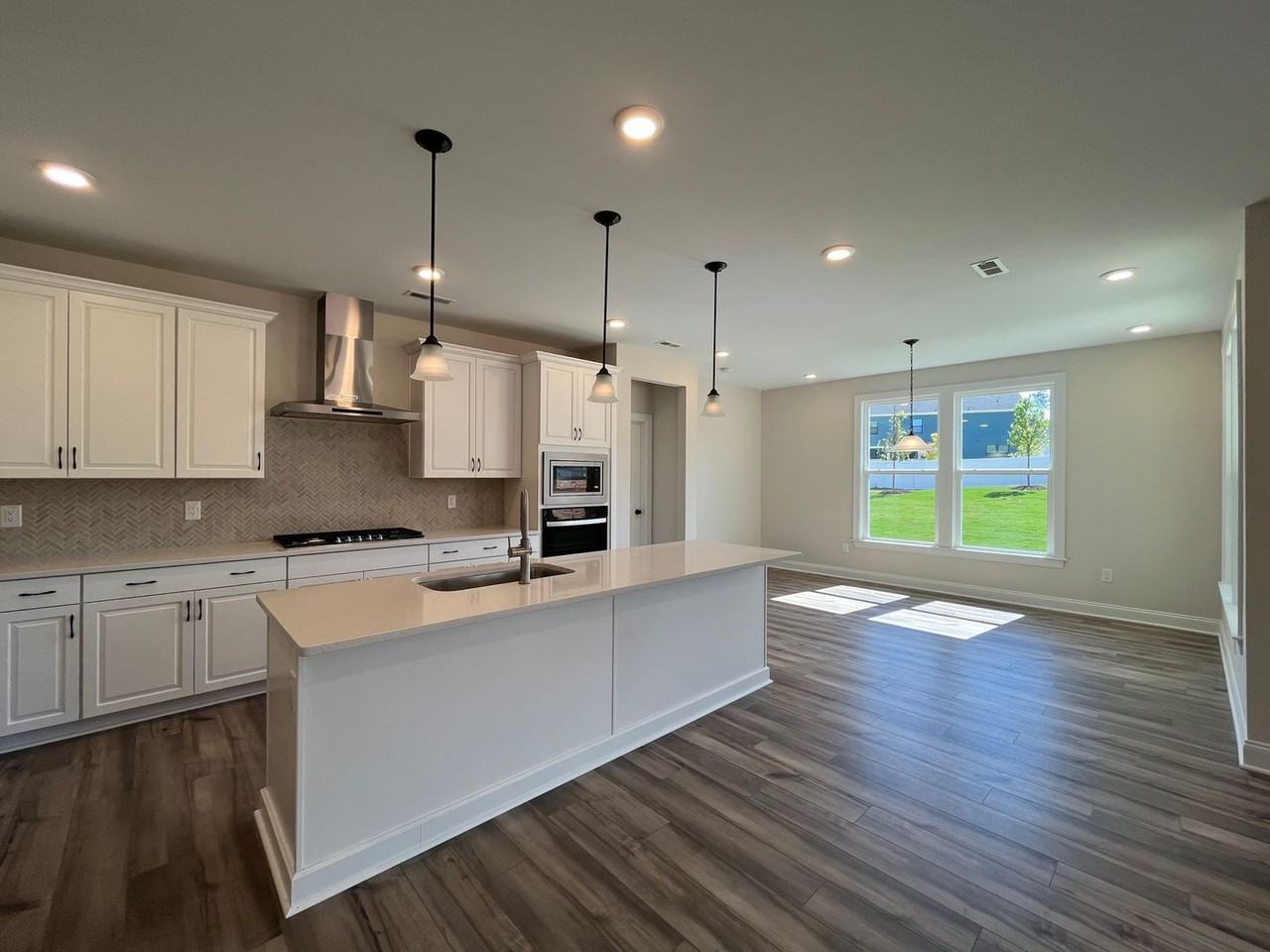 644 Silvercomet Dr - Photo 3 of 40