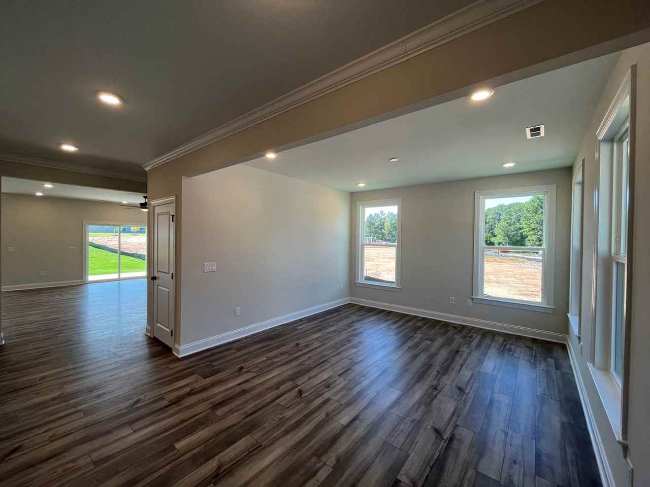 644 Silvercomet Dr - Photo 7 of 40