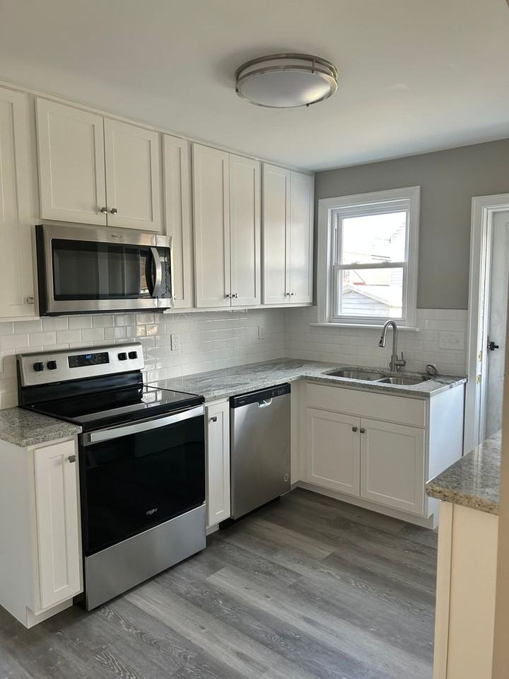 308 W Main St - Photo 3 of 18