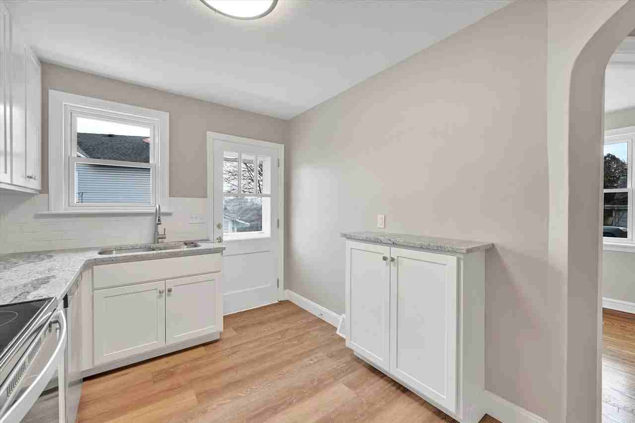 308 W Main St - Photo 4 of 18