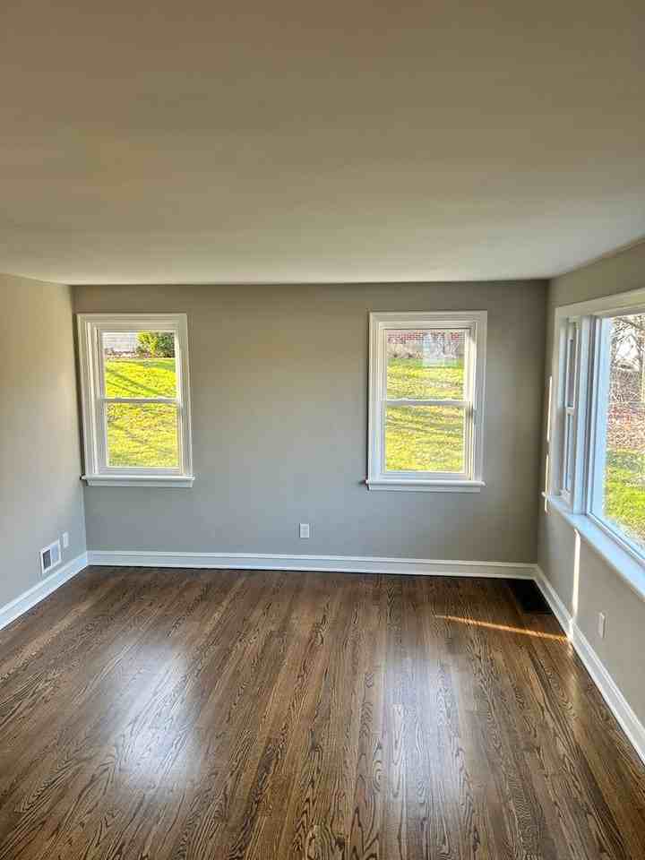 308 W Main St - Photo 5 of 18