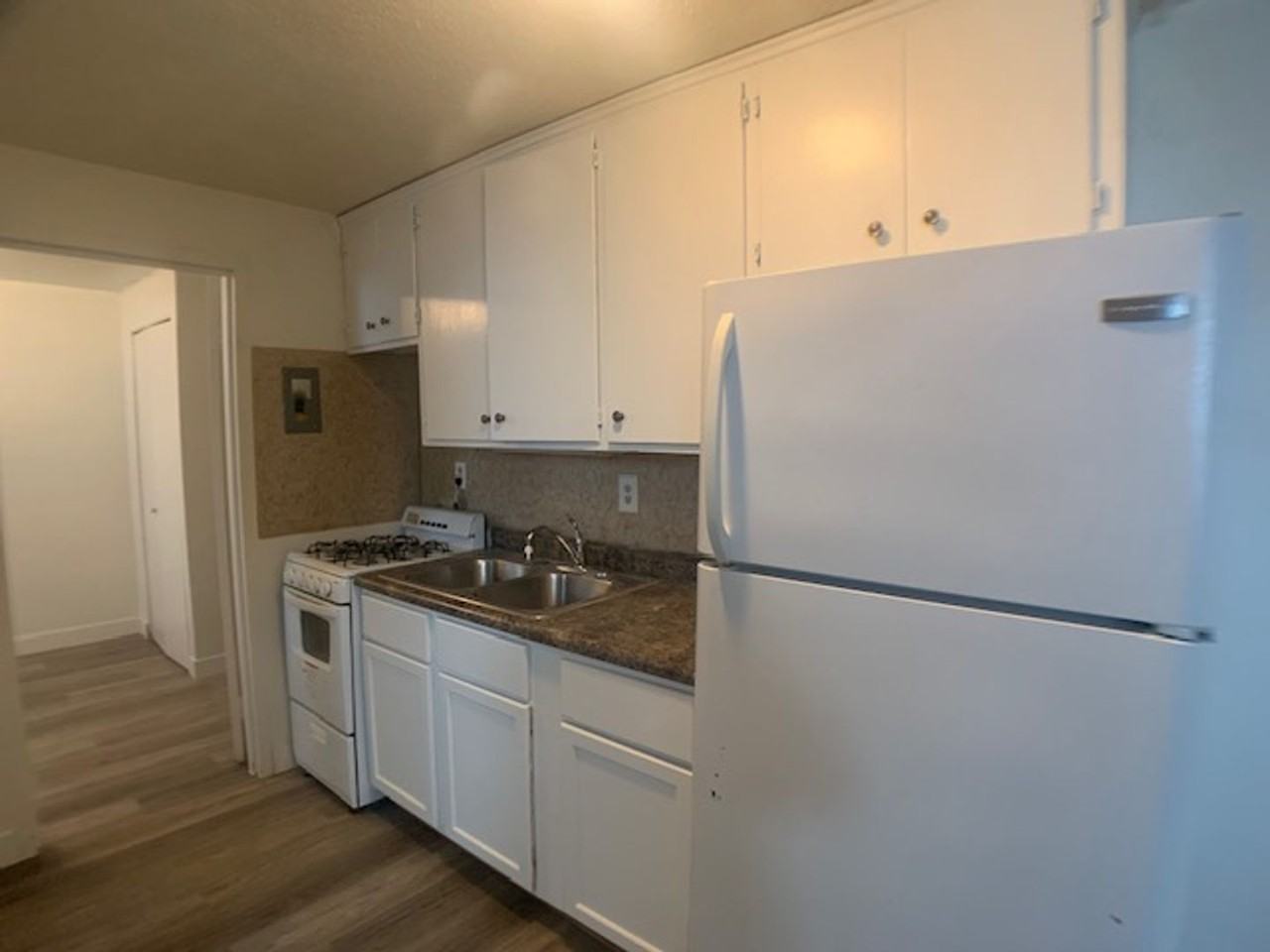 405 Fairview Ave N - Photo 2 of 17