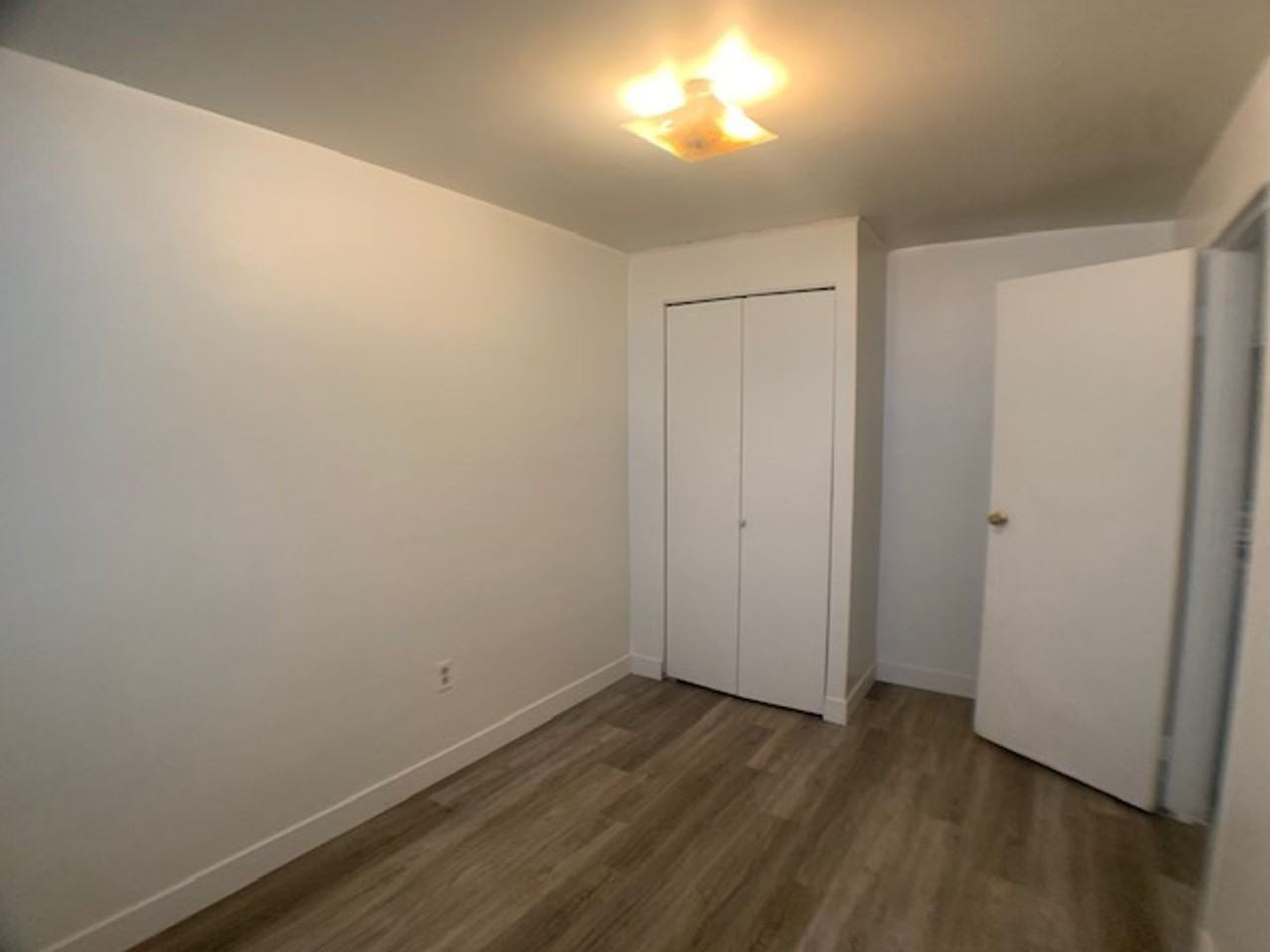 405 Fairview Ave N - Photo 7 of 17