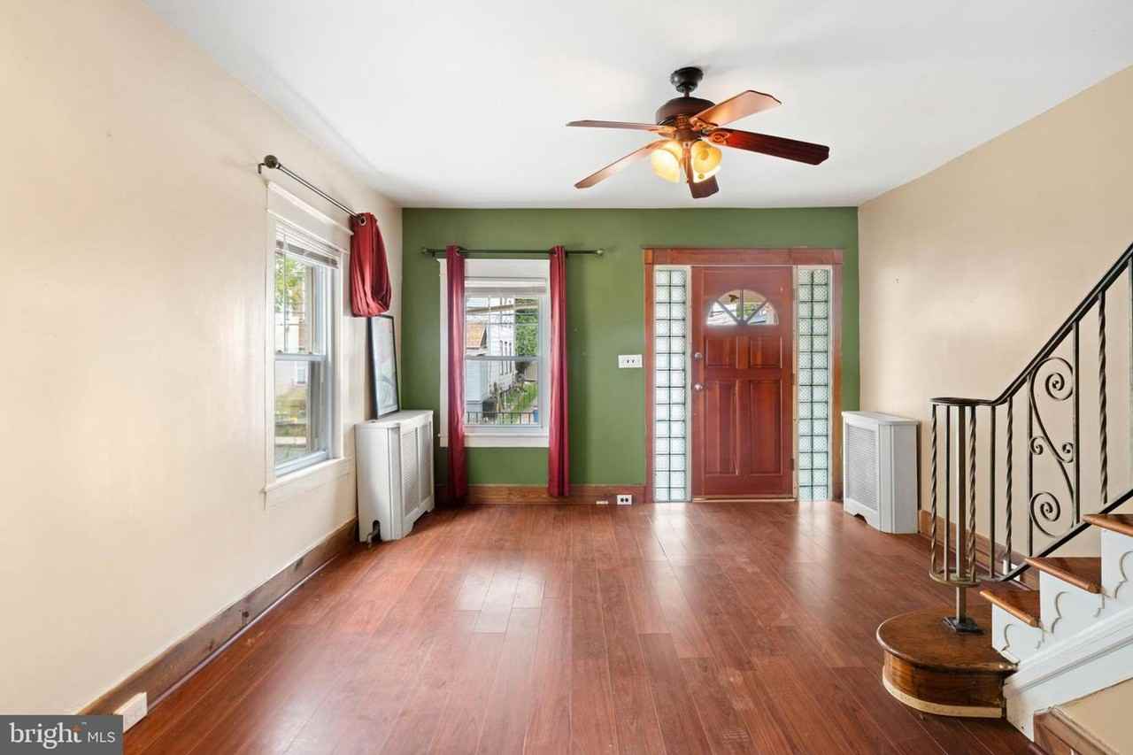 1037 Jackson St - Photo 3 of 14