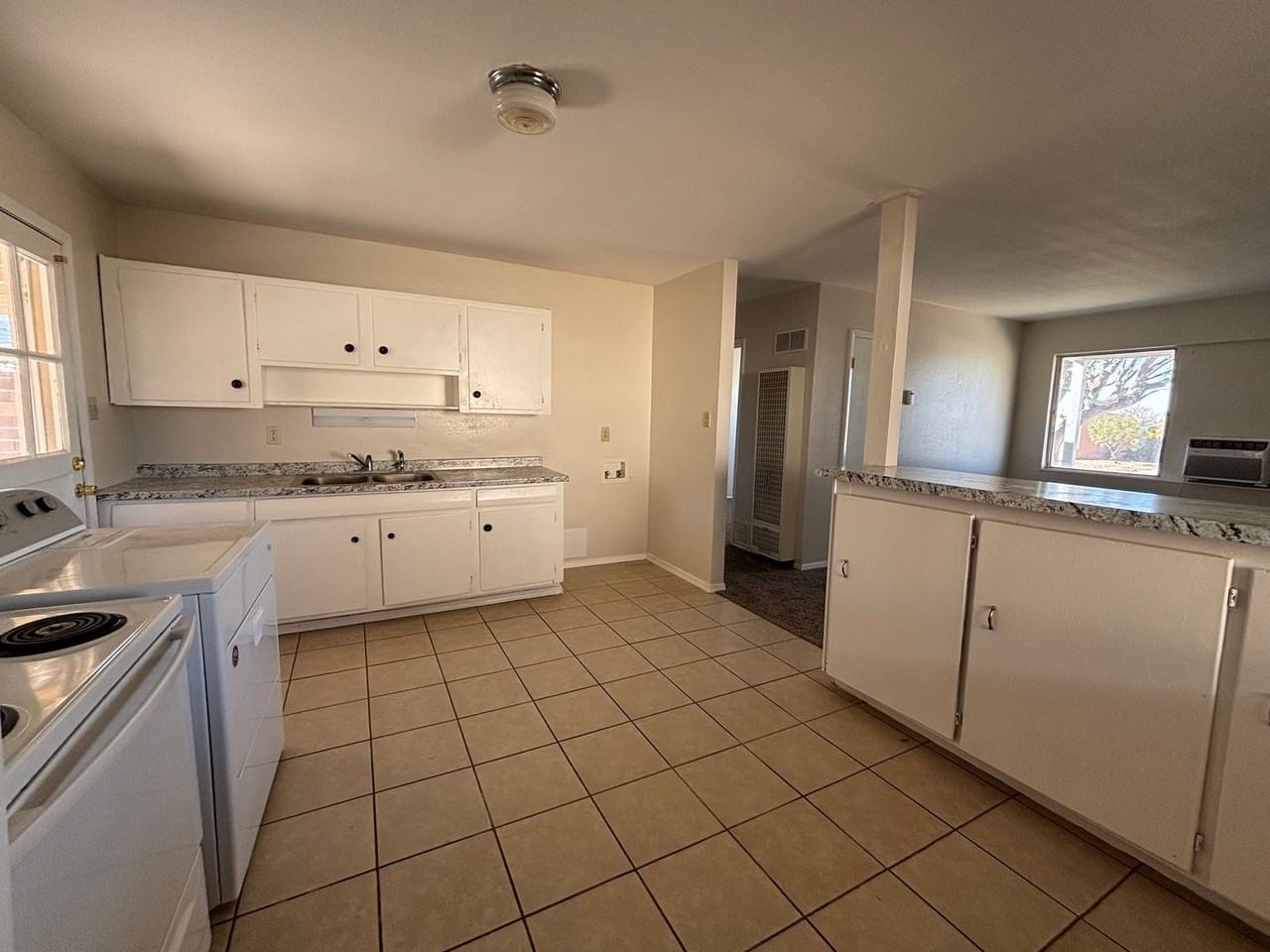 402 Spruce Ave - Photo 2 of 14