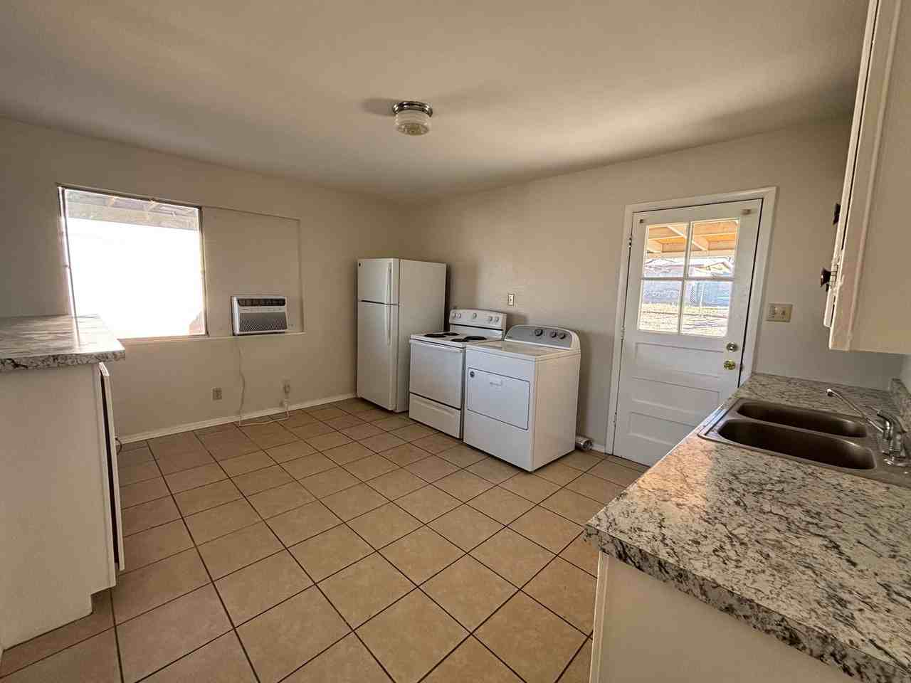 402 Spruce Ave - Photo 5 of 14