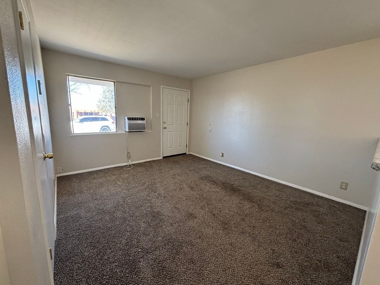 402 Spruce Ave - Photo 6 of 14