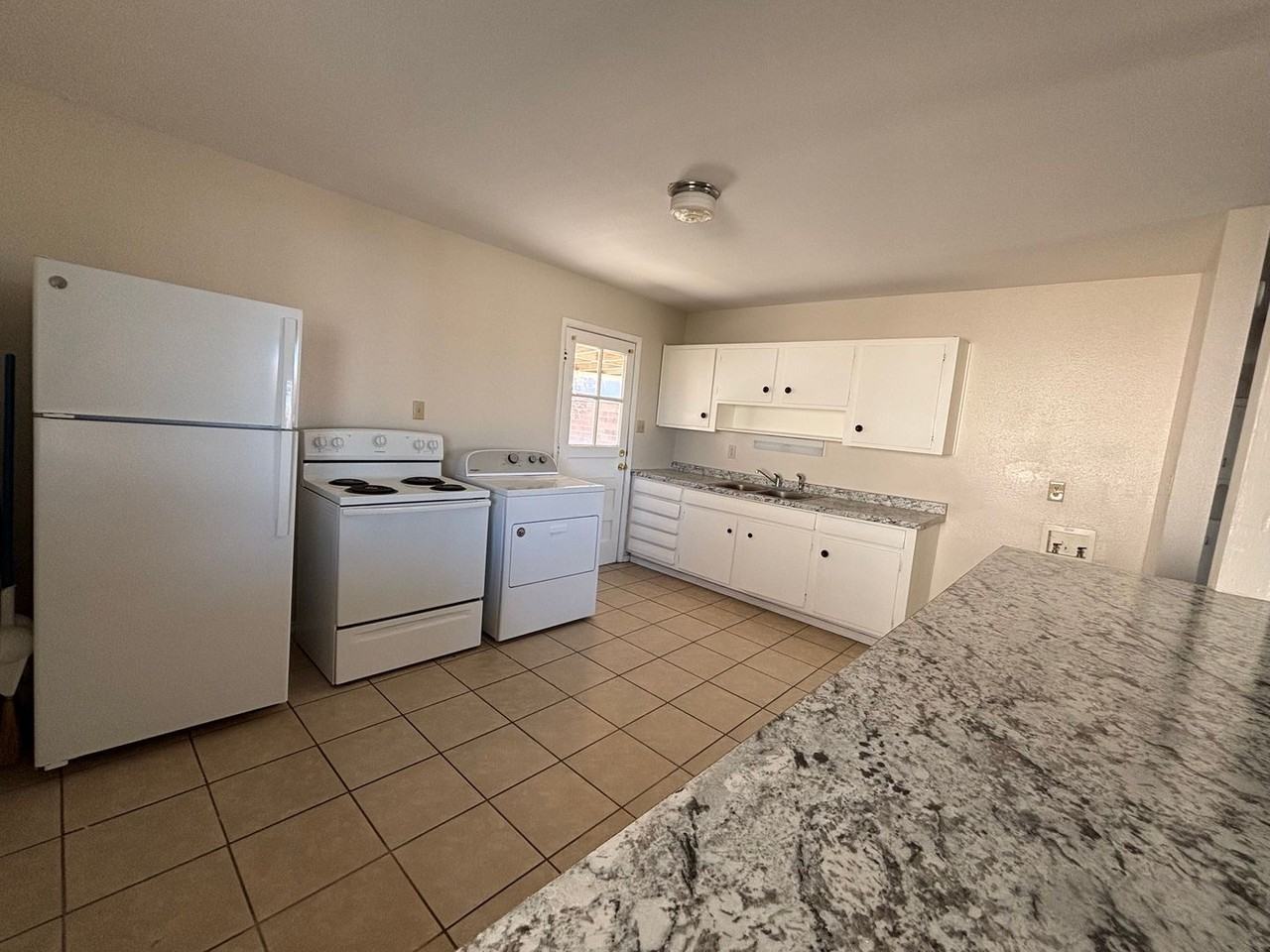 402 Spruce Ave - Photo 7 of 14