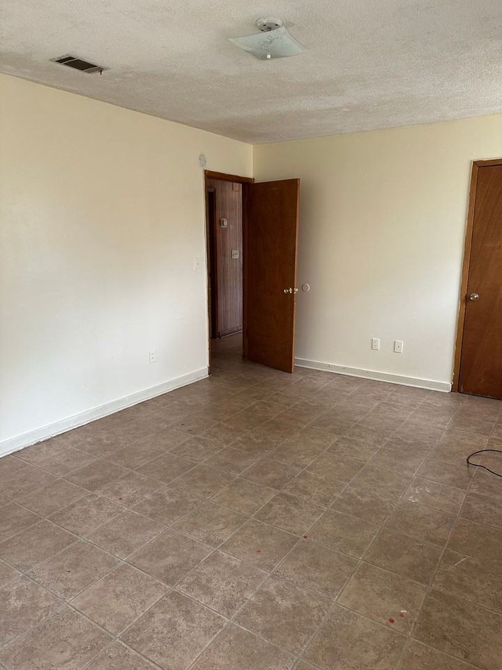 712 South Park Street - Photo 7 of 21