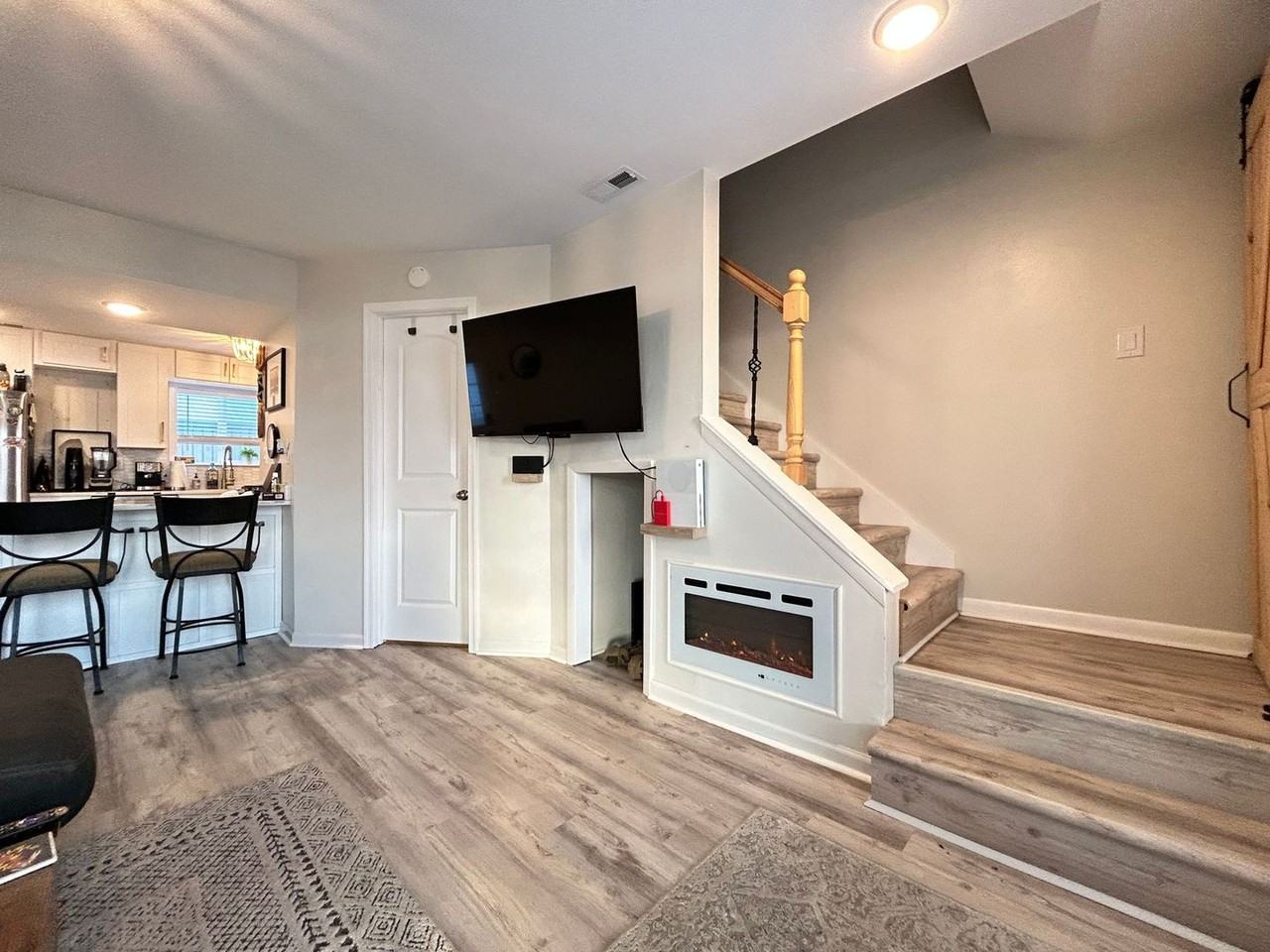 3724 Pretty Lake Ave - Photo 5 of 17