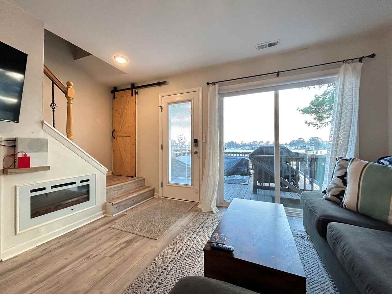 3724 Pretty Lake Ave - Photo 6 of 17