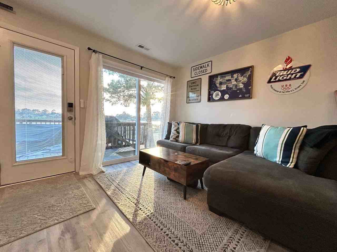 3724 Pretty Lake Ave - Photo 7 of 17