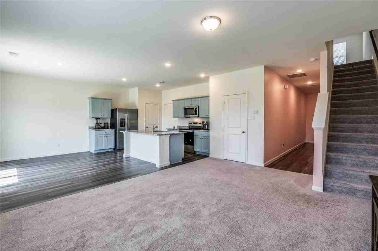 613 Delaware Ave - Photo 2 of 20