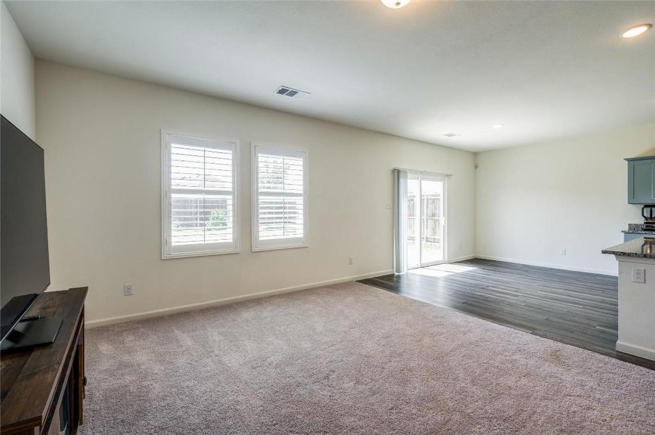 613 Delaware Ave - Photo 4 of 20