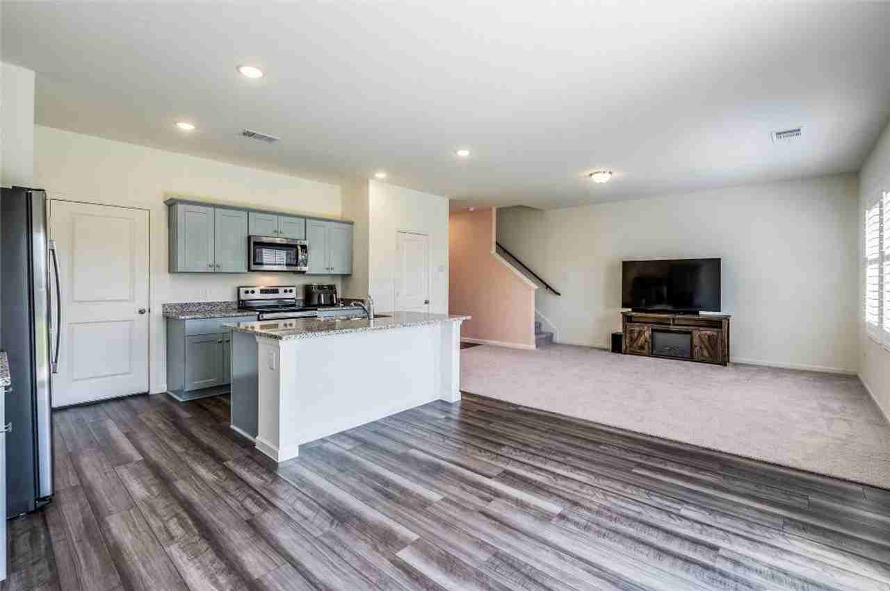 613 Delaware Ave - Photo 5 of 20