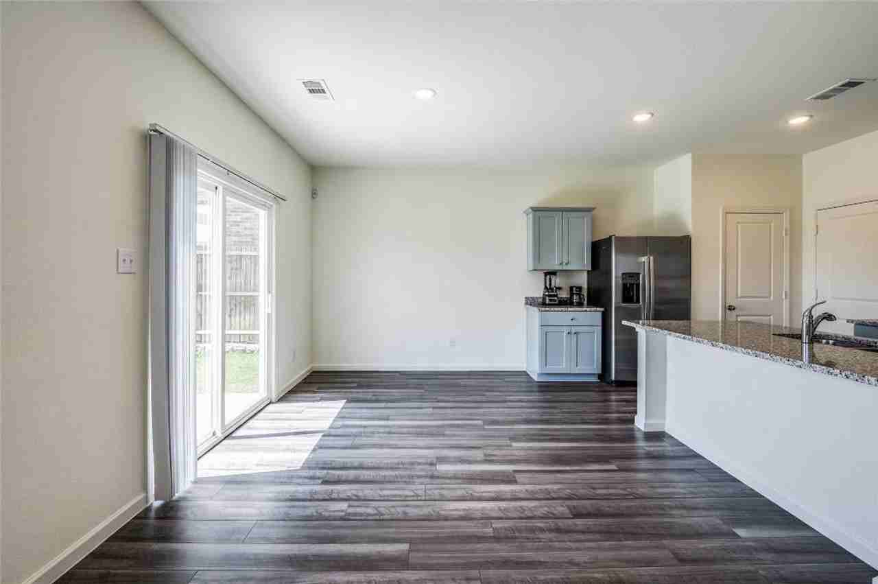 613 Delaware Ave - Photo 7 of 20