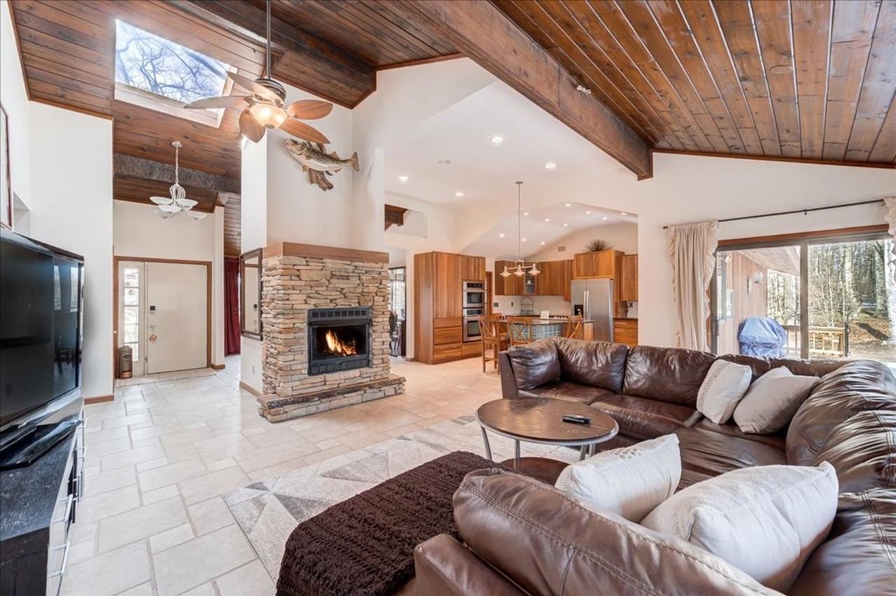 441 Burlingham Rd - Photo 4 of 50