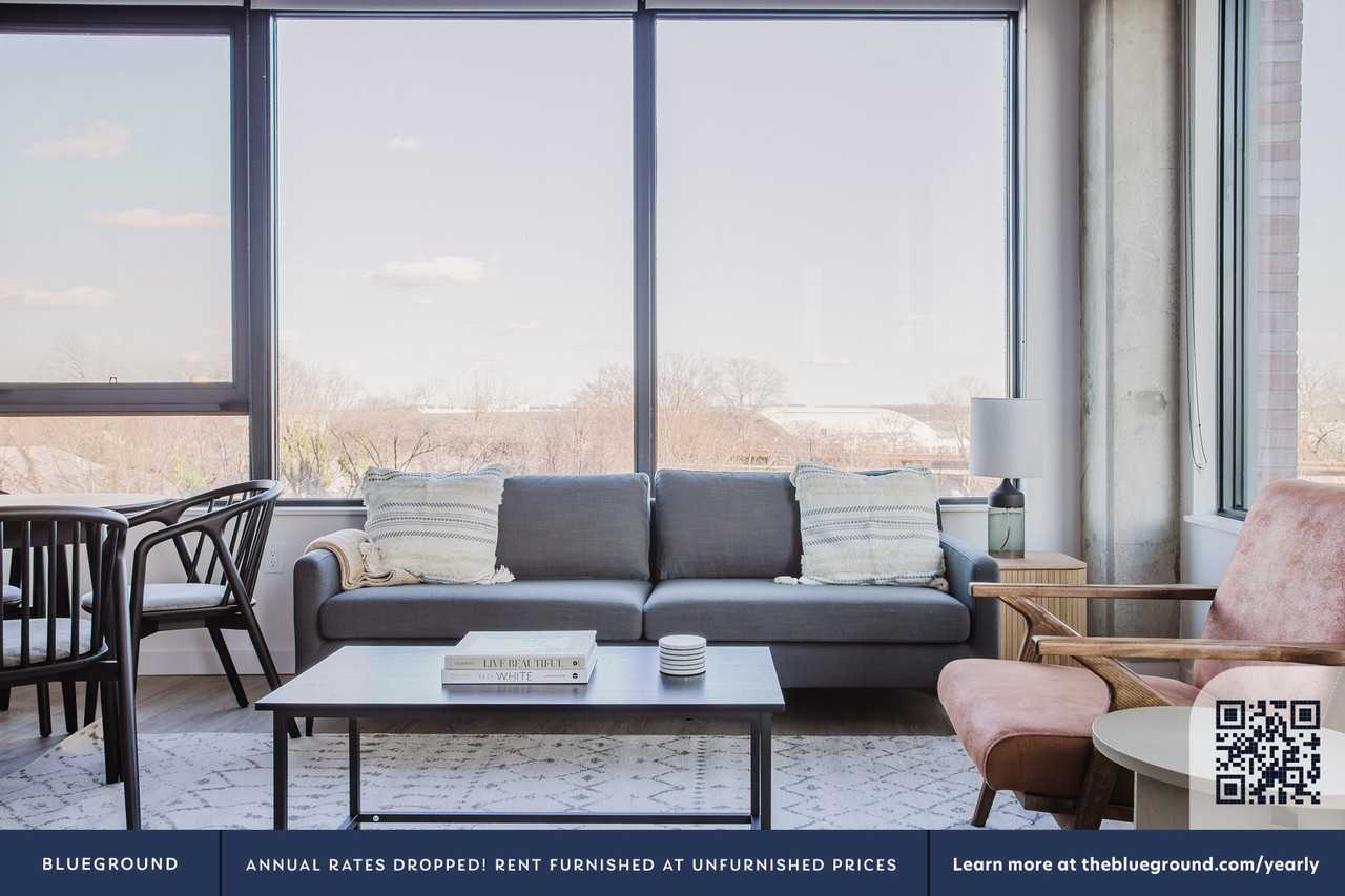3030 South Potomac Avenue - Photo 4 of 38