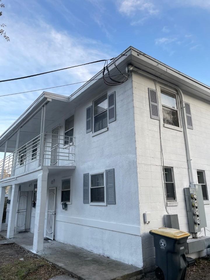 1332 W 21st St #1 - Photo 6 of 9