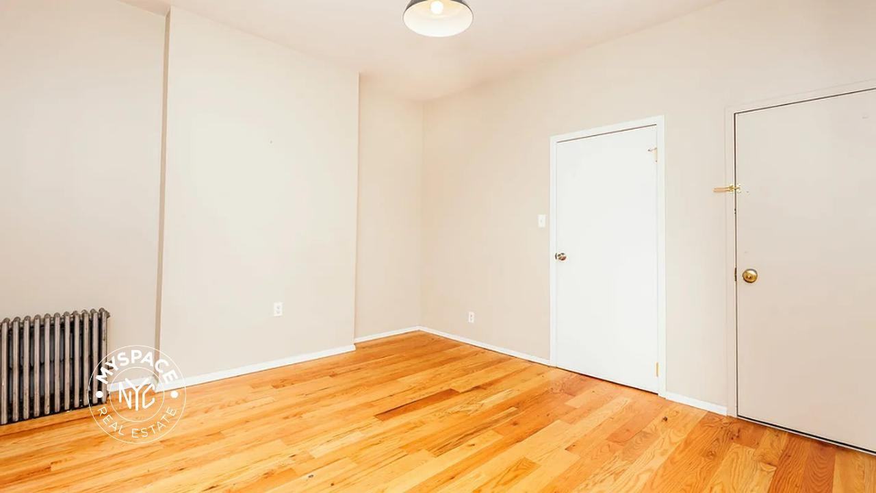 1719 Madison St #3R - Photo 3 of 7