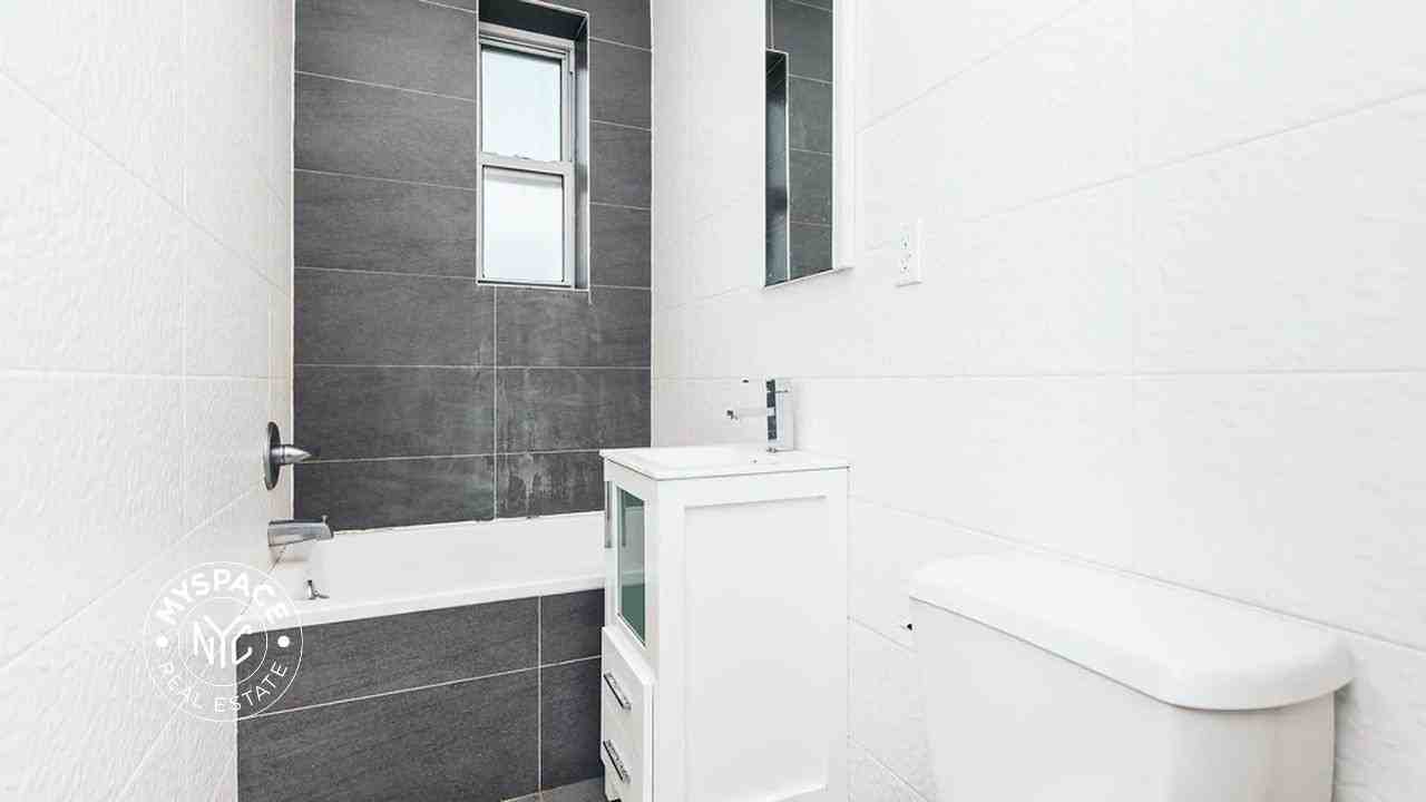 1719 Madison St #3R - Photo 7 of 7