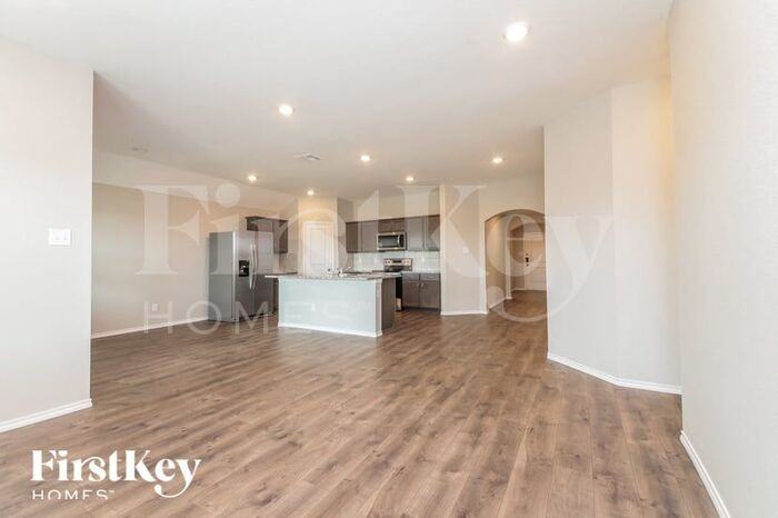 812 Meadow Creek Ln - Photo 2 of 15