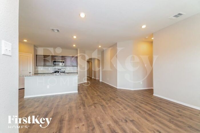 812 Meadow Creek Ln - Photo 3 of 15