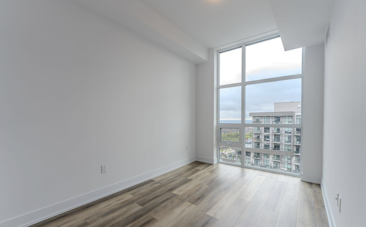 470 Dundas Street East - Photo 3 of 7